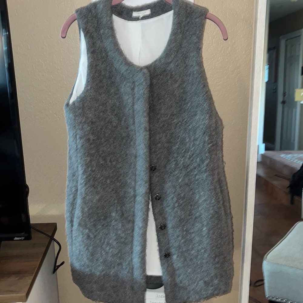 Pleione Snap Front Long Vest - Picture 2 of 3